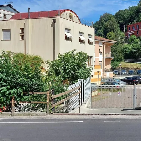Con Posteggio Privato *